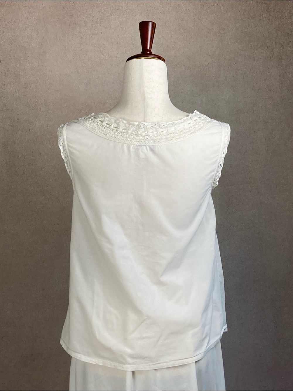 White Crocheted Lace Ribbon Yoke Button-Front Chemise, NEW - Picture 4 of 11